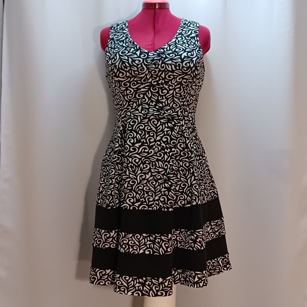 Hanni women's dress size m black and white with pattern design